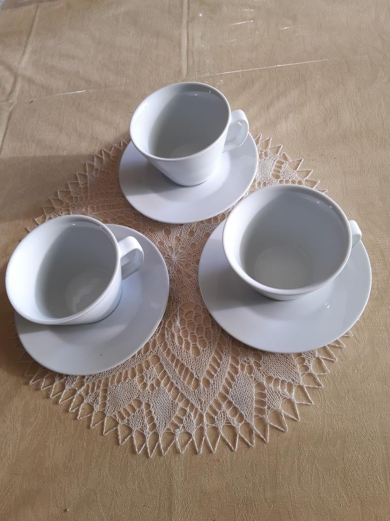 3 tasses blancs et 3 soucoupes., Collections, Enlèvement ou Envoi, Comme neuf