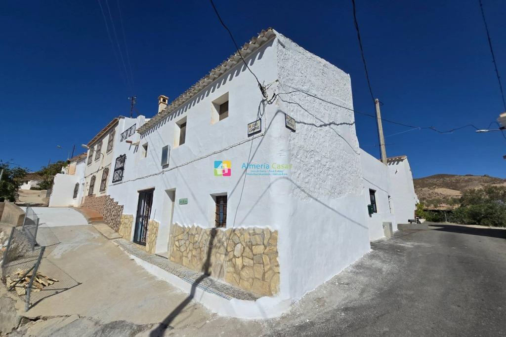 Spanje (Andalusië)- hoekwoning met 2slpkmrs 1bdkmr, Immo, Dorp, Lubrin (Almería), Spanje, 126 m²