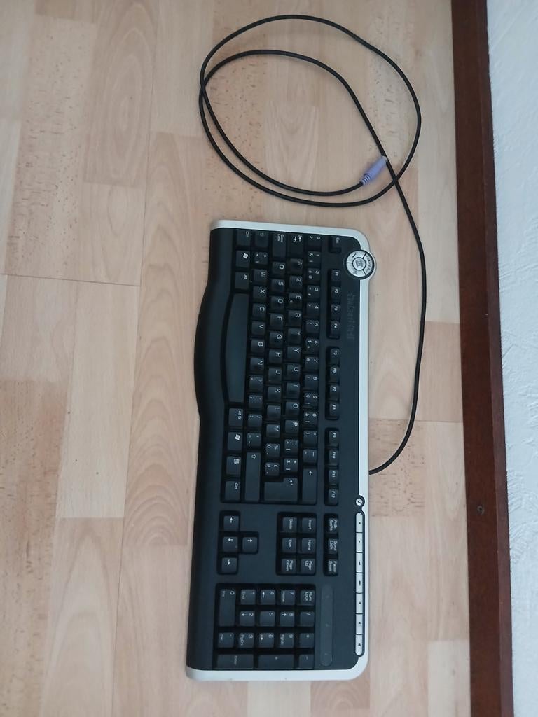 Clavier avec souris de marque « Packard Dell »., Enlèvement