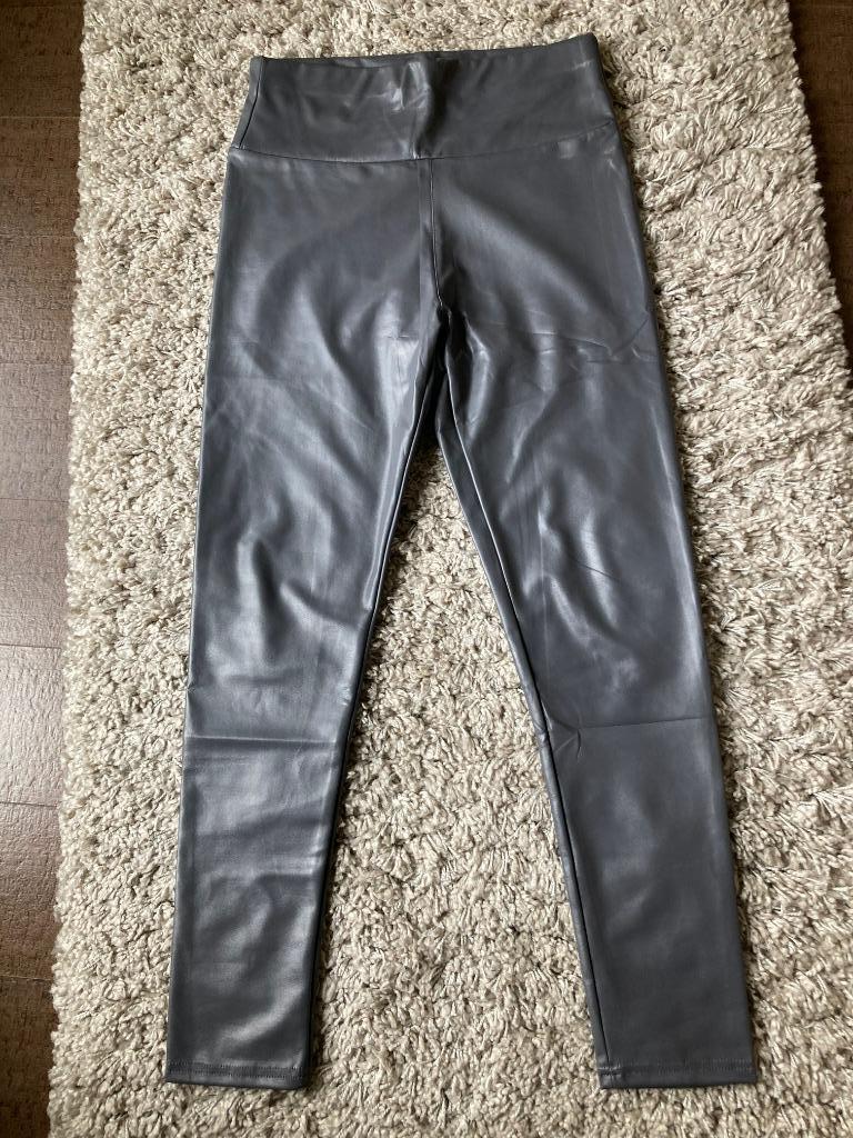 Spannende nauwaansluitende grijze lederlook legging M, Legging, Nieuw, Maat 40/42 (M), Ophalen of Verzenden