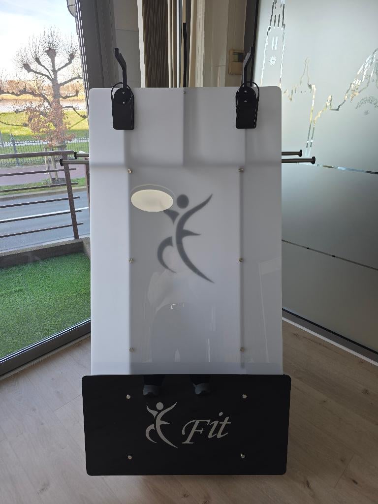 Kledij werktafel E- Fit, Ophalen, Zo goed als nieuw, Overige materialen, Overige typen