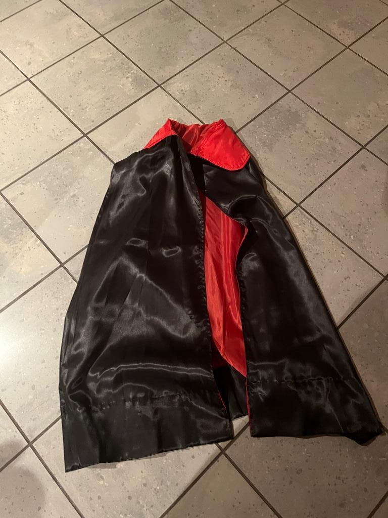 Halloween dracula cape verschillende modellen, Ophalen of Verzenden, Zo goed als nieuw, Kostuum