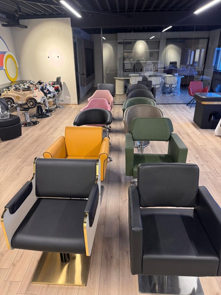 showroommodel knipstoel nieuw kappersstoel kapsalon pomp, Huis en Inrichting, Woonaccessoires | Overige, Nieuw, Ophalen