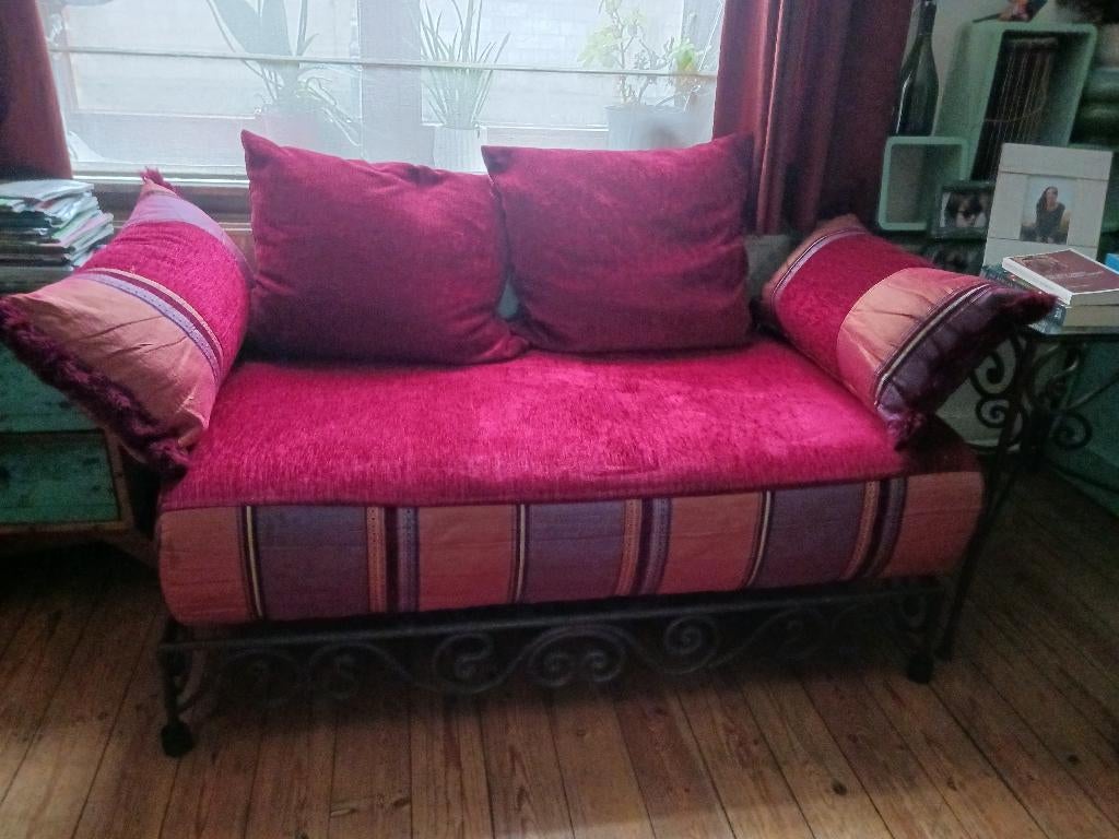 Fauteuil(3pcs) +table en fer forgé (coussins rouges foncés), Moins de 75 cm, 300 cm ou plus, Quatre personnes ou plus, Comme neuf