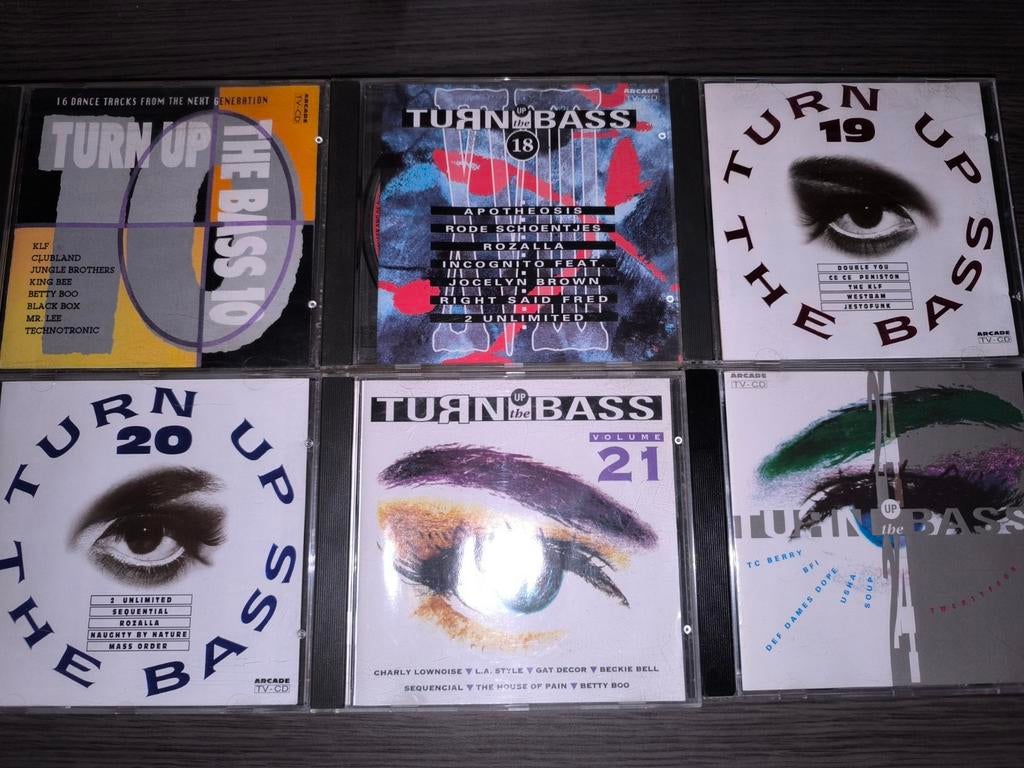 CD Turn up the Bass 10, 18, 19, 20, 21, 22, 24, 25+ Megami, Cd's en Dvd's, Ophalen of Verzenden, Gebruikt