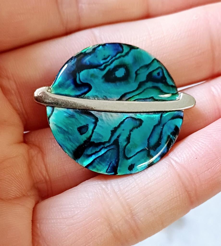 Broche met abelone schelp, Handtassen en Accessoires, Broches, Ophalen of Verzenden, Zo goed als nieuw