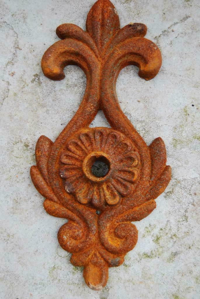 Ancrage de façade ,tirant en fonte ouvragée(jamais utilisé), Services & Professionnels, Rénovation de Façade & Jointoyeurs