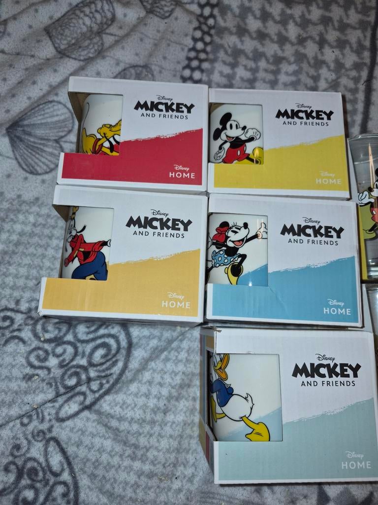Tassen en glazen  van Disney  7 glazen en 5 tassen, Verzamelen, Glas en Drinkglazen, Ophalen of Verzenden