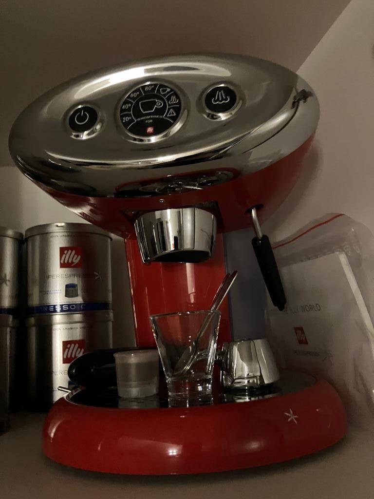 Te koop: espressomachine Illy, Ophalen, Koffiepads en cups, Espresso apparaat, Zo goed als nieuw