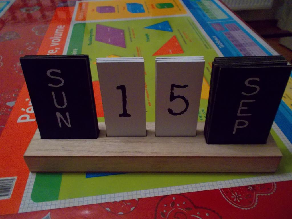 calendrier perpétuel en bois, Divers, Calendriers, Enlèvement ou Envoi, Comme neuf
