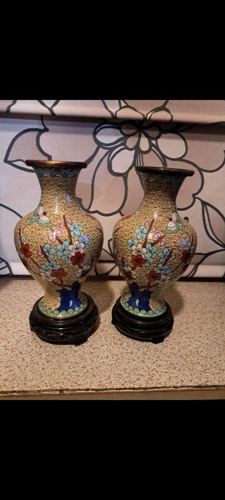 Twee prachtige emaille Chinezen vazen, Enlèvement