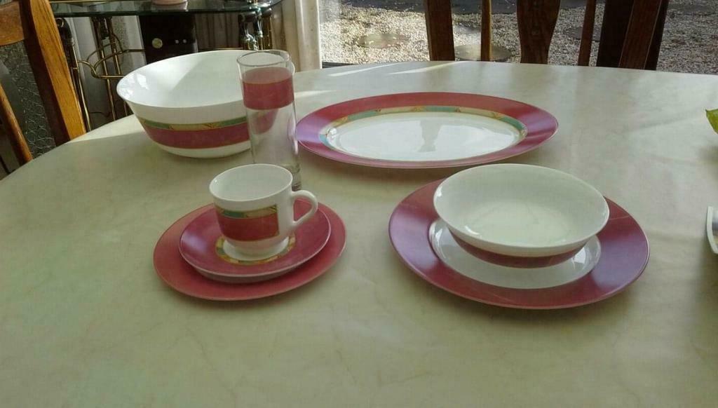 Arcopal. Uitgebreid groot koffie en eetservies 106 stuks., Enlèvement, Comme neuf