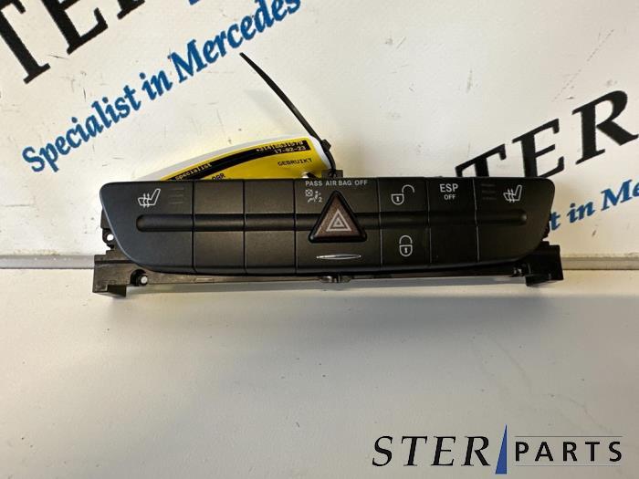Commutateur chauffage siège d'un Mercedes E-Klasse, Enlèvement ou Envoi, 3 mois de garantie, Utilisé, Mercedes-Benz