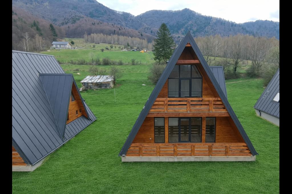 Ensemble maisons A-frame en Roumanie - Bran, Immo, Buitenland, Overig Europa, Woonhuis, Dorp