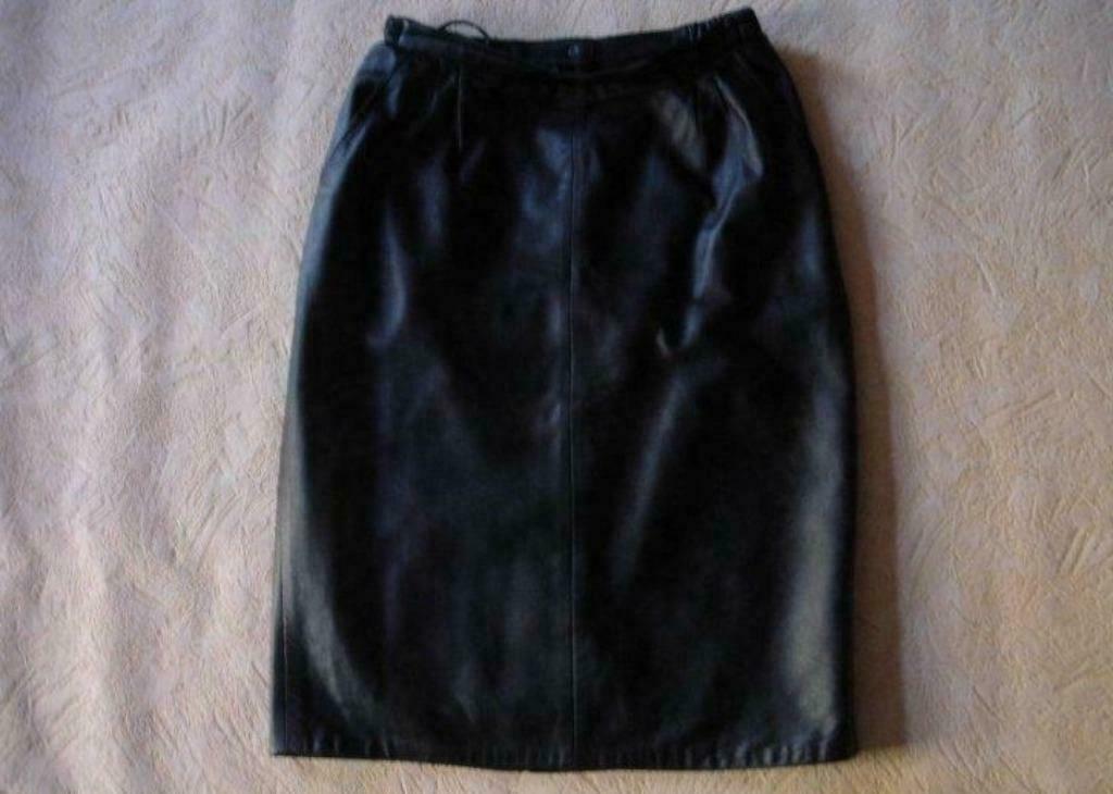 Jupe en cuir T : 42, Enlèvement ou Envoi, Comme neuf, Taille 42/44 (L), Noir