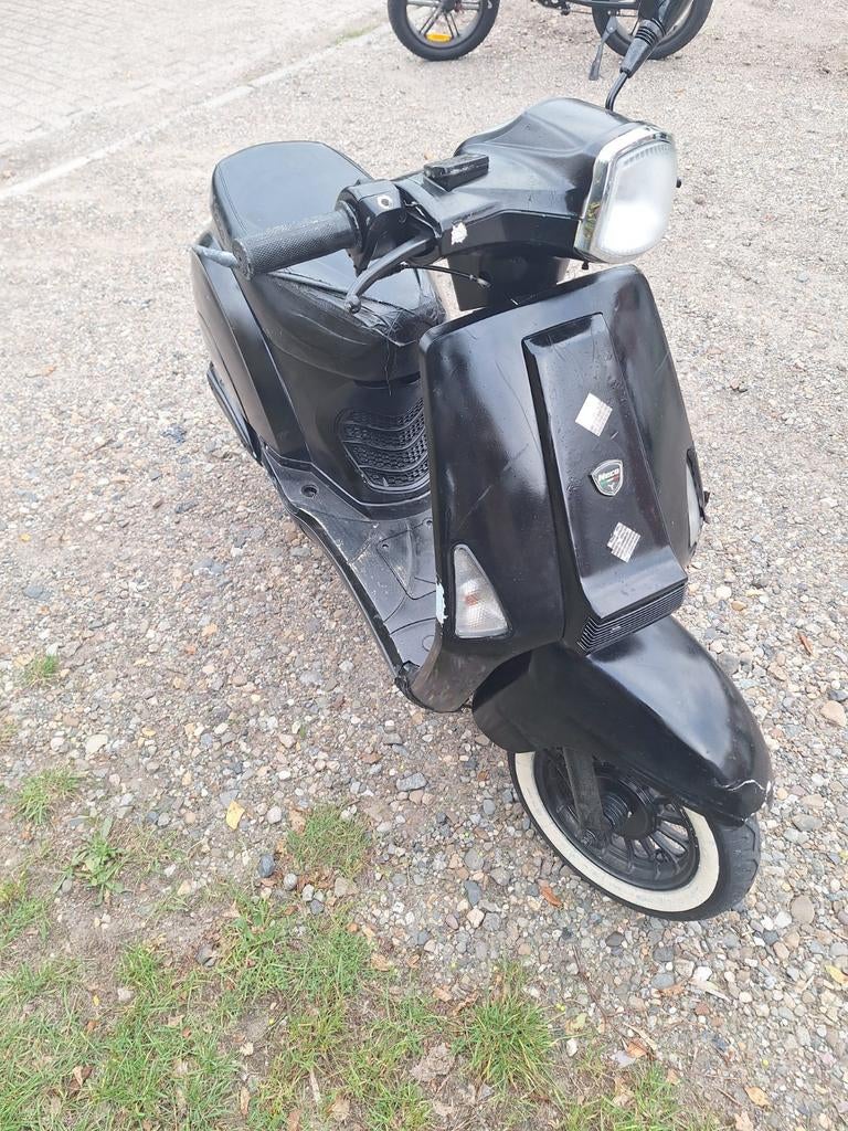 Trottinette Neco Lola 50cc, toutes les pièces sont disponibl, Enlèvement ou Envoi