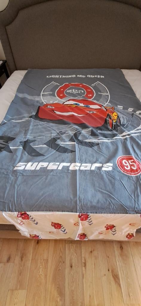 Housse de couette et taie d'oreiller Disney CARS grises, Enfants & Bébés, Chambre d'enfant | Linge de lit, Utilisé, Housse de couette