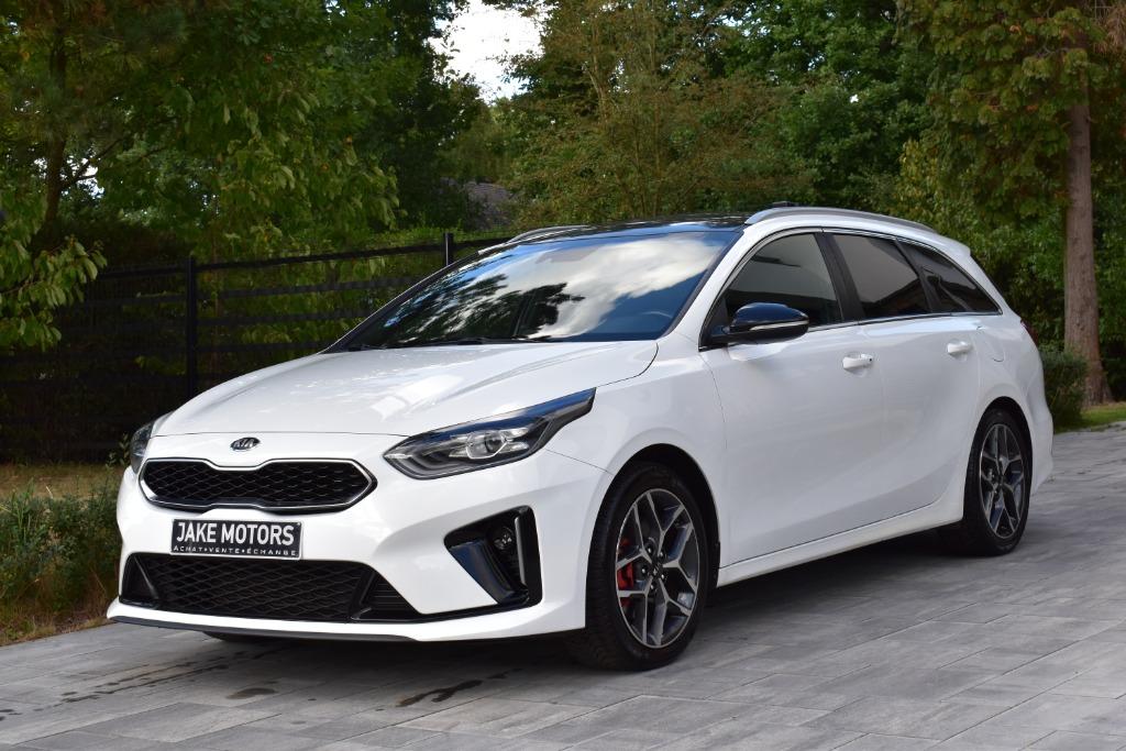 Kia Ceed SW / 4 PNEUS HIVER NEUFS OFFERTS!, Autos, Kia, Cuir, Achat, Entreprise, Blanc
