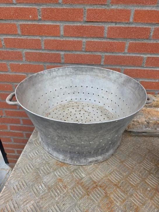2 grote vergieten in aluminium perfecte staat, Ophalen of Verzenden, Gebruikt