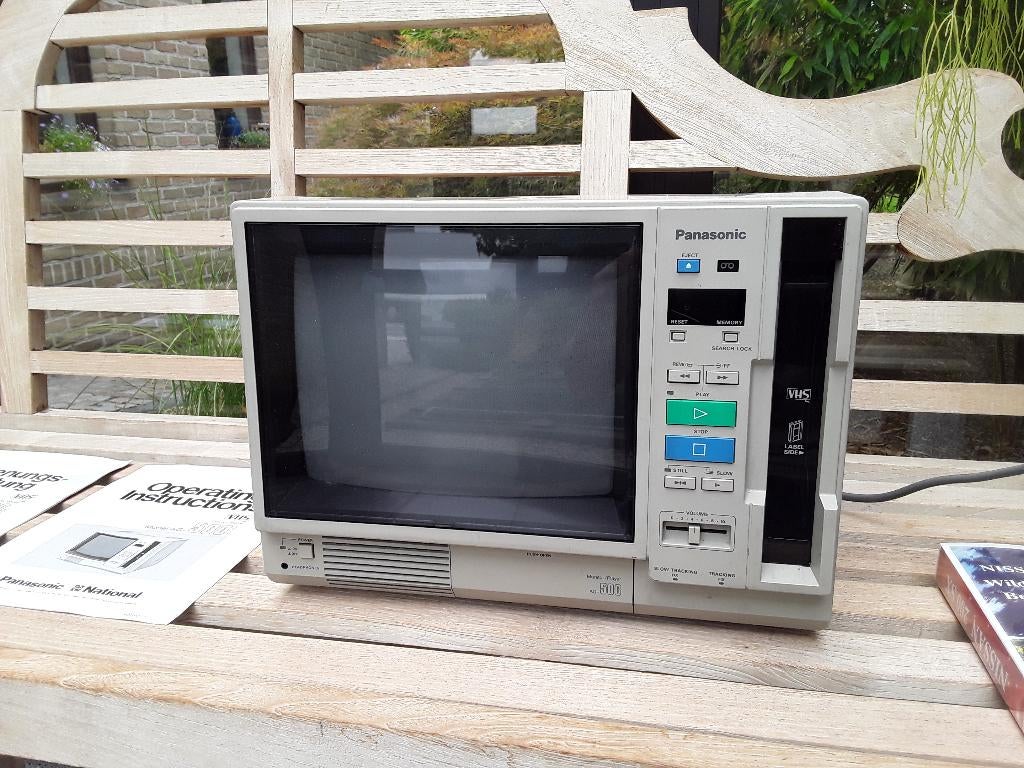 Moniteur CRT/magnétoscope Panasonic AG-500, Enlèvement, Comme neuf, Autres types