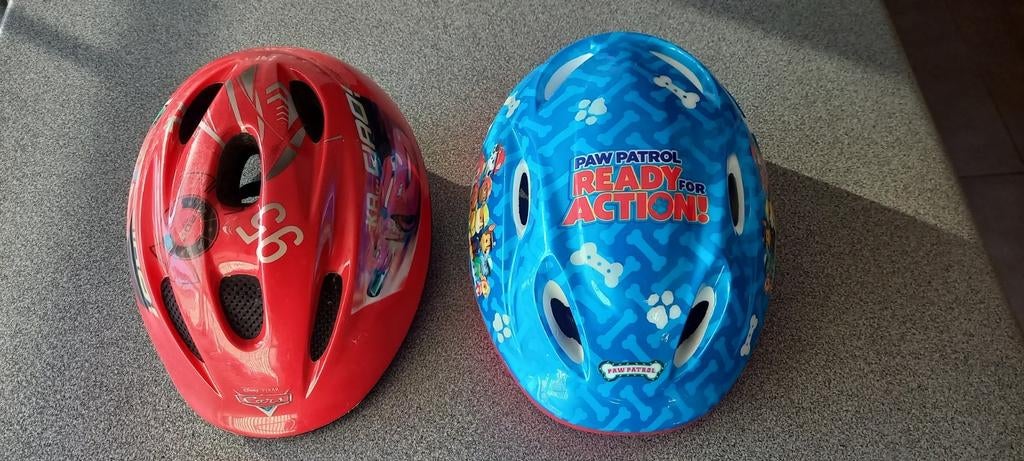 2 kinder fietshelmen, Vélos & Vélomoteurs, Accessoires vélo | Casques de vélo, Enlèvement, Comme neuf, Garçon, Overige merken
