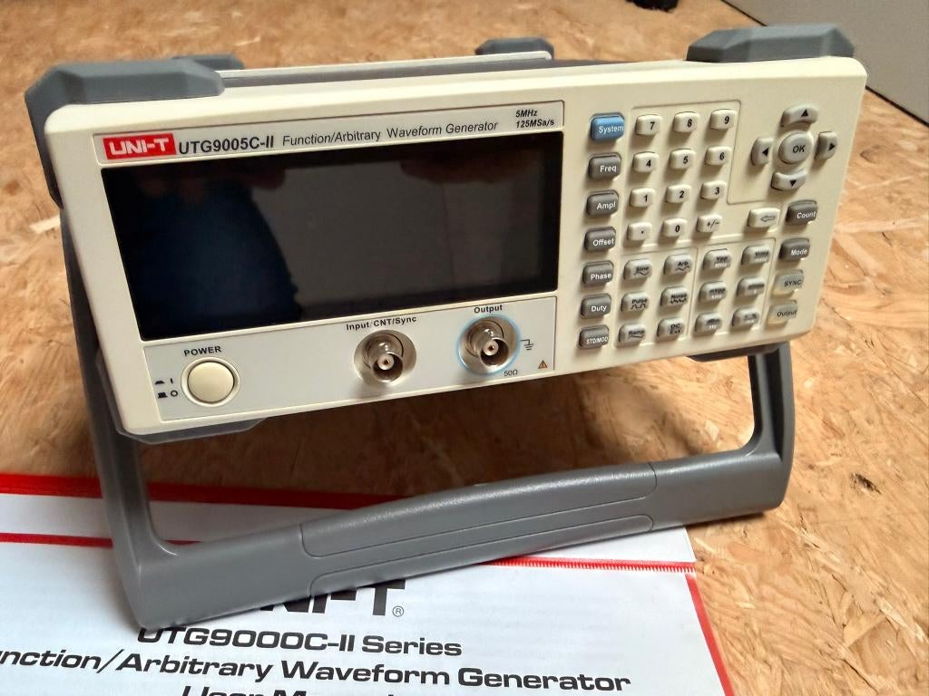 UNI-T UTG9005C-II functiegenerator, Bricolage & Construction, Instruments de mesure, Enlèvement