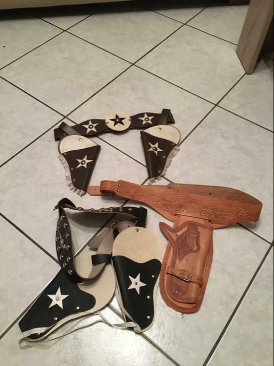 Lot de 3 anciens ceinturons en cuire cow-boy enfant, Neuf