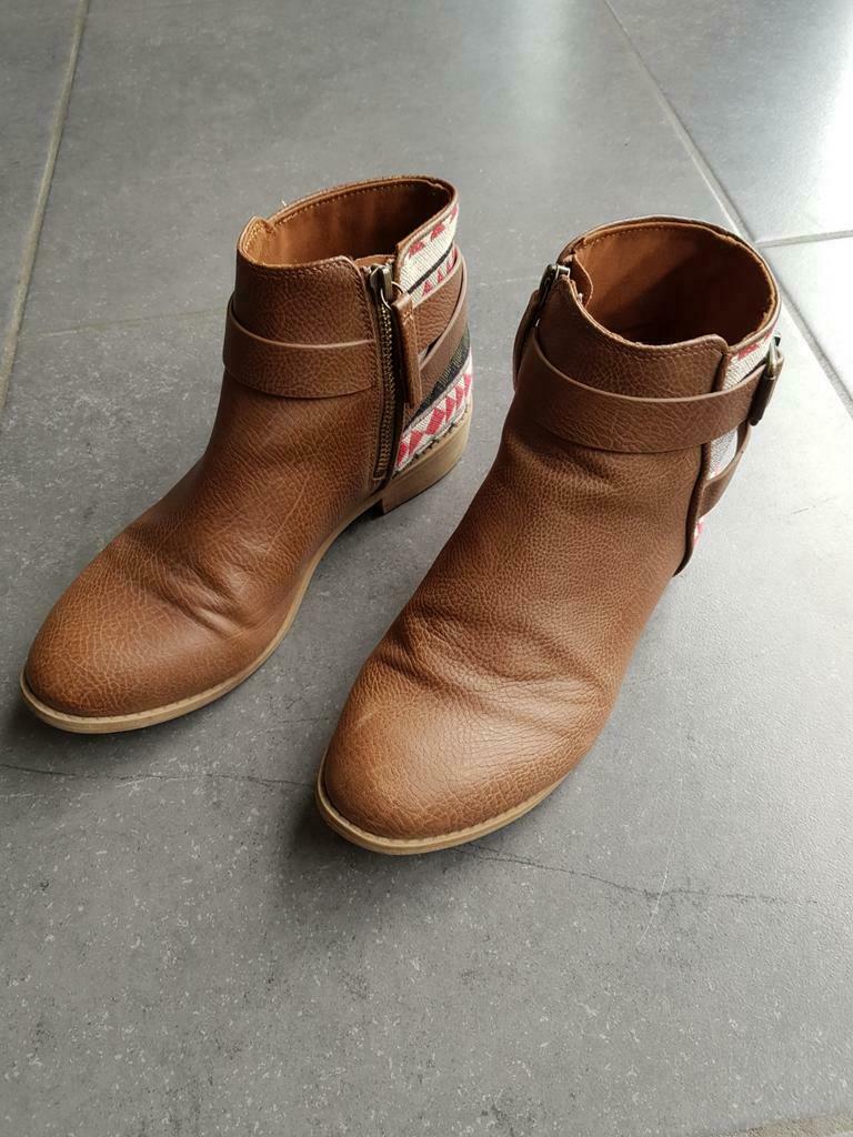 bruine laarsjes - Divided - maat 38-39, Ophalen, Divided, Bruin, Lage of Enkellaarzen