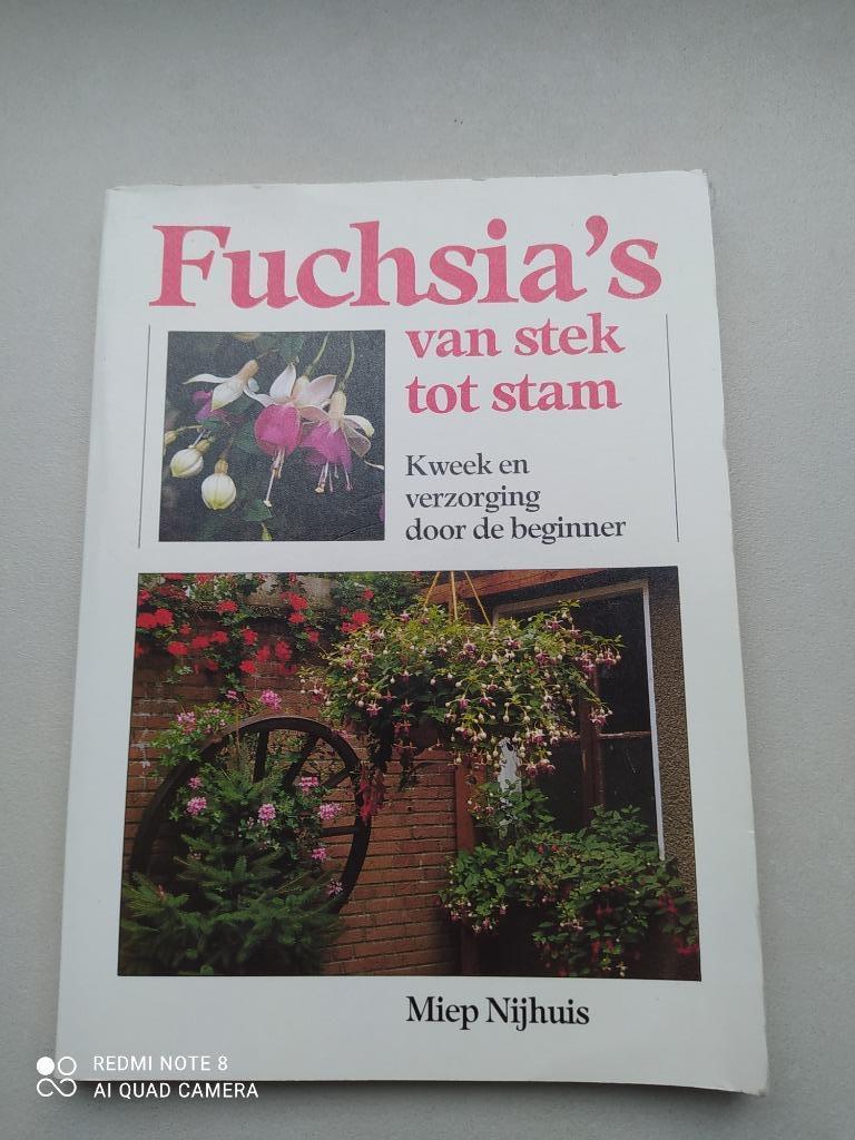 Boek over kweken fuchsia's, Boeken, Ophalen of Verzenden, Zo goed als nieuw, Tuinieren en Tuinplanten