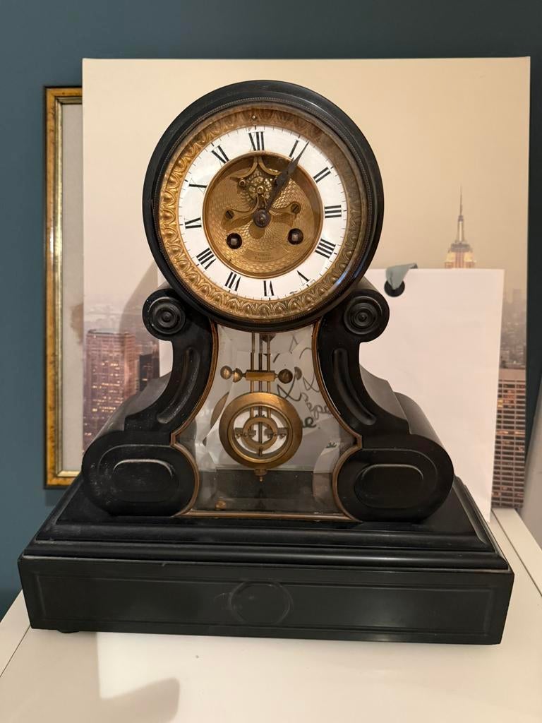 Très ancienne horloge des années 1800, Enlèvement