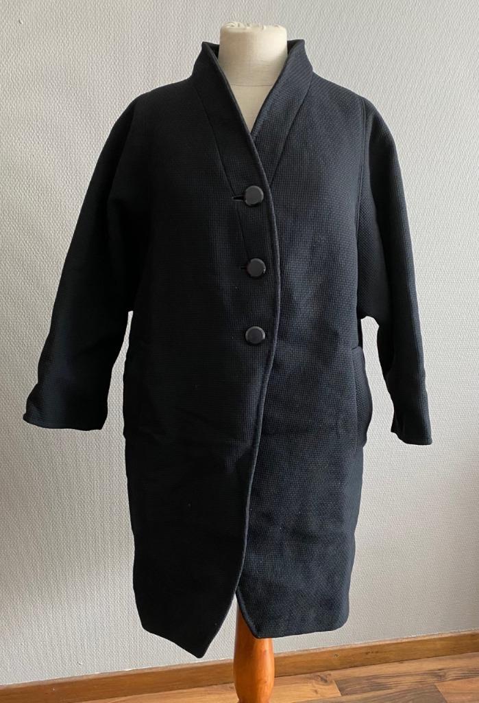 Zwarte vintage mantel Couture Adeline maat 42, Kleding | Dames, Verzenden, Zwart, Maat 42/44 (L), Zo goed als nieuw