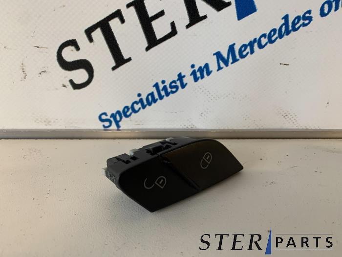 Commutateur verrouillage central des portes d'un Mercedes R-, Enlèvement ou Envoi, 3 mois de garantie, Utilisé, Mercedes-Benz