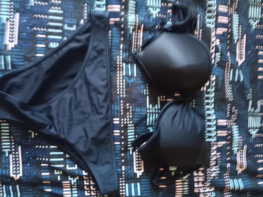Zwarte 2-delige bikini, Ophalen of Verzenden, Zo goed als nieuw, Zwart, Bikini