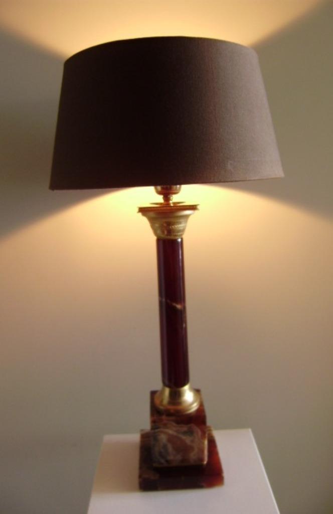 ANTIEK : Lampvoet in >>> ONYX <<< met bruine lampkap, Ophalen