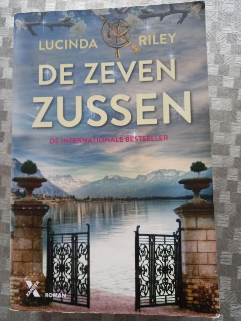 Lucinda Riley - De zeven zussen, Ophalen of Verzenden, Zo goed als nieuw, Lucinda Riley