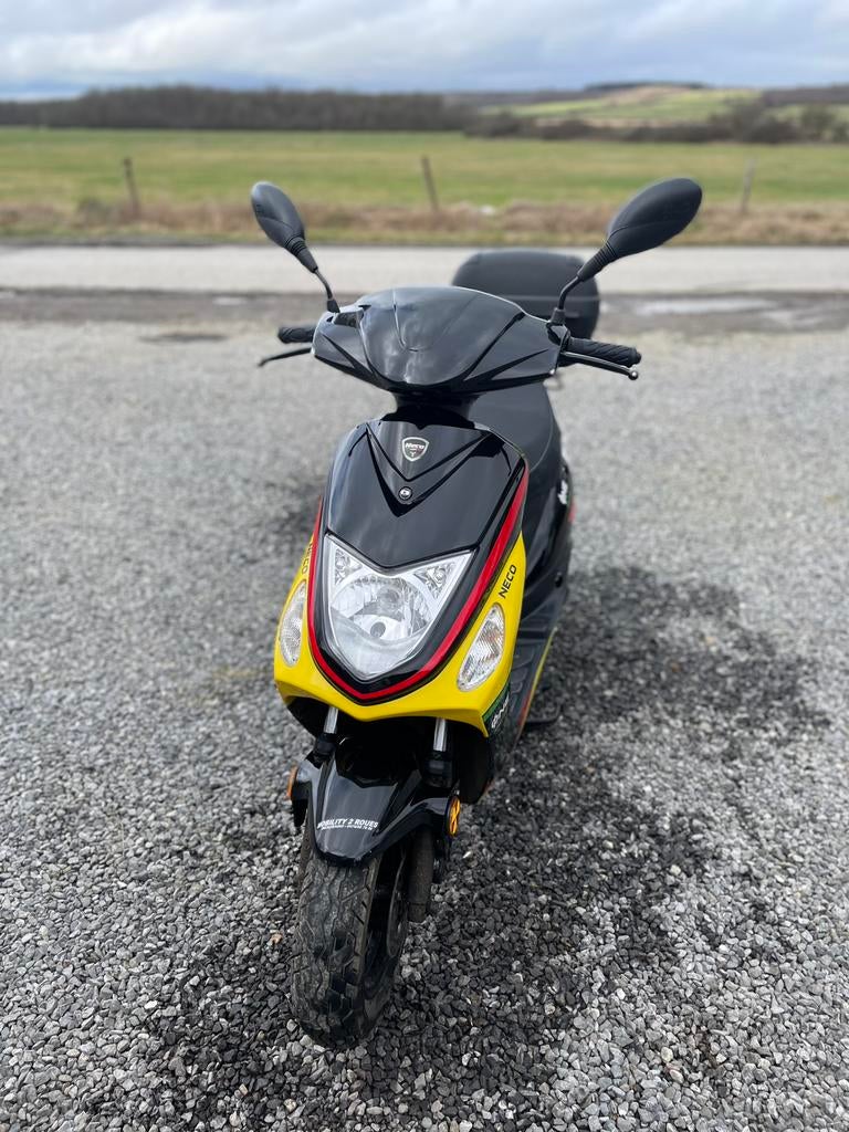 Scooter 50cc bridé a 25km/h (essence) + top case, Autres marques, Comme neuf, Enlèvement, Essence