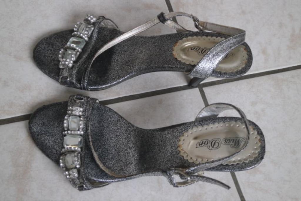 Chaussures dame talon moyen en bon état pointure 37, Ophalen of Verzenden