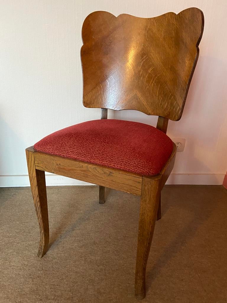 Antieke houten stoel met geveerde rode zitting, Enlèvement