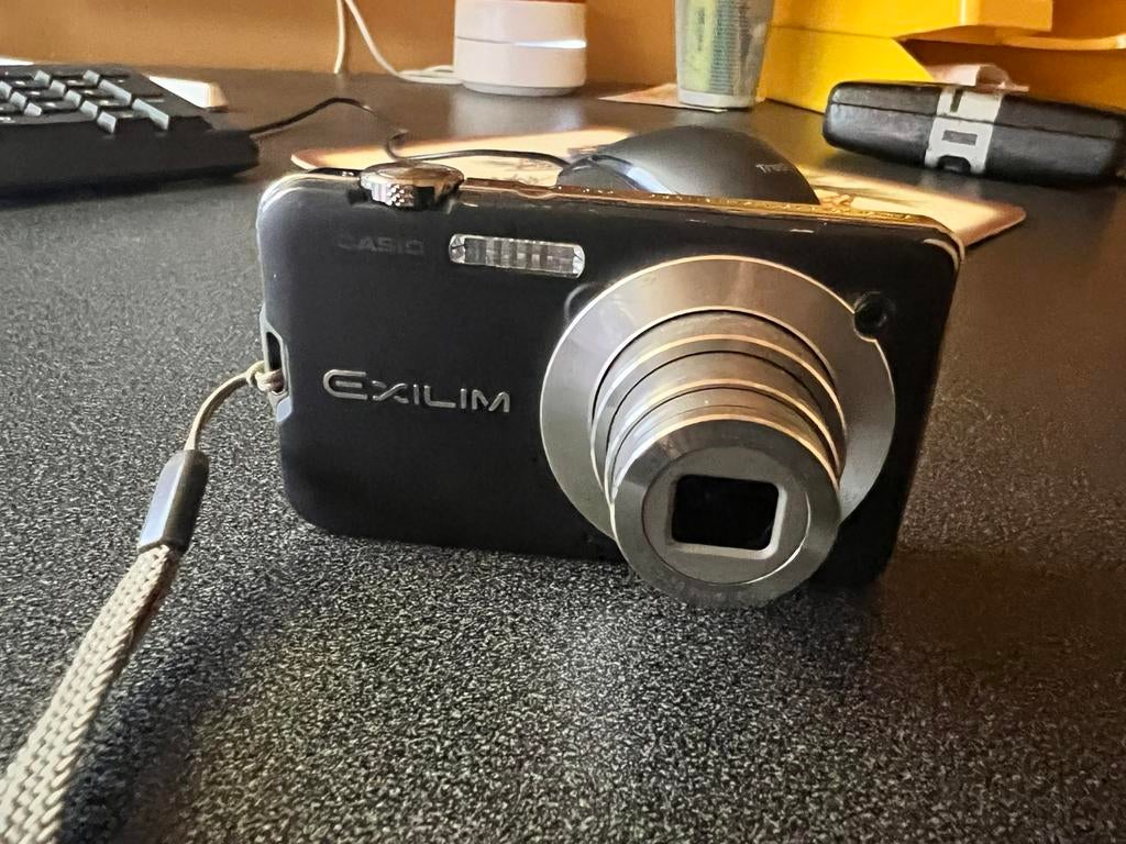 Casio Exilim EX-S10 noir, TV, Hi-fi & Vidéo, Enlèvement ou Envoi, Comme neuf