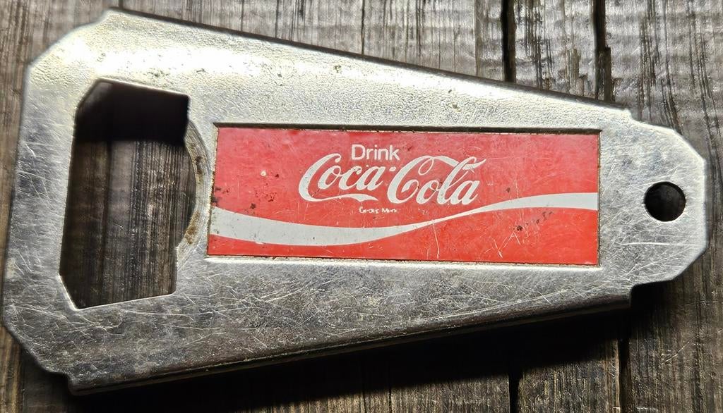 Coca-Cola vintage flesopener
Dit is een vintage, Verzamelen, Ophalen of Verzenden