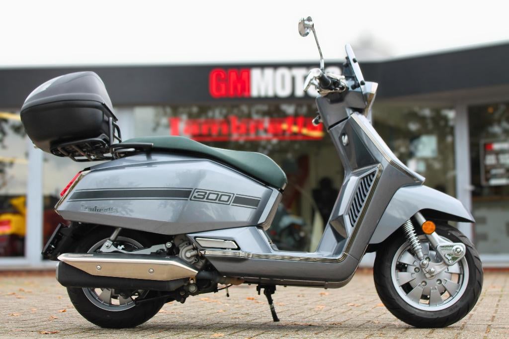 Lambretta X300, Motoren, 300 cc, Bedrijf, Lambretta, LED Verlichting