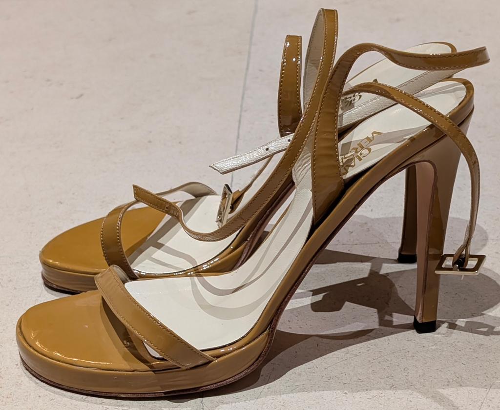 Escarpins Gianni Versace, Vêtements | Femmes, Enlèvement ou Envoi, Porté, Noir, Escarpins
