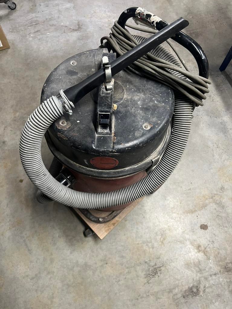 Aspirateur, Enlèvement, Utilisé