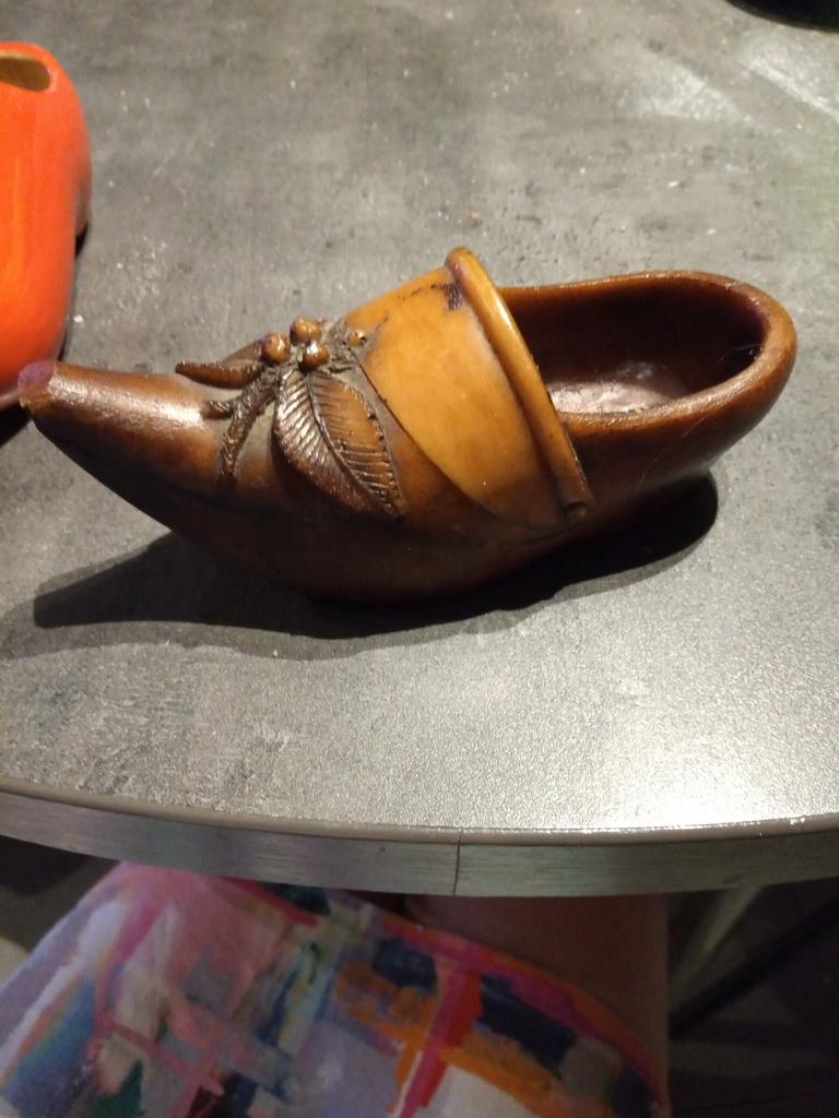 Diverse kleine decoratieve houten klompjes