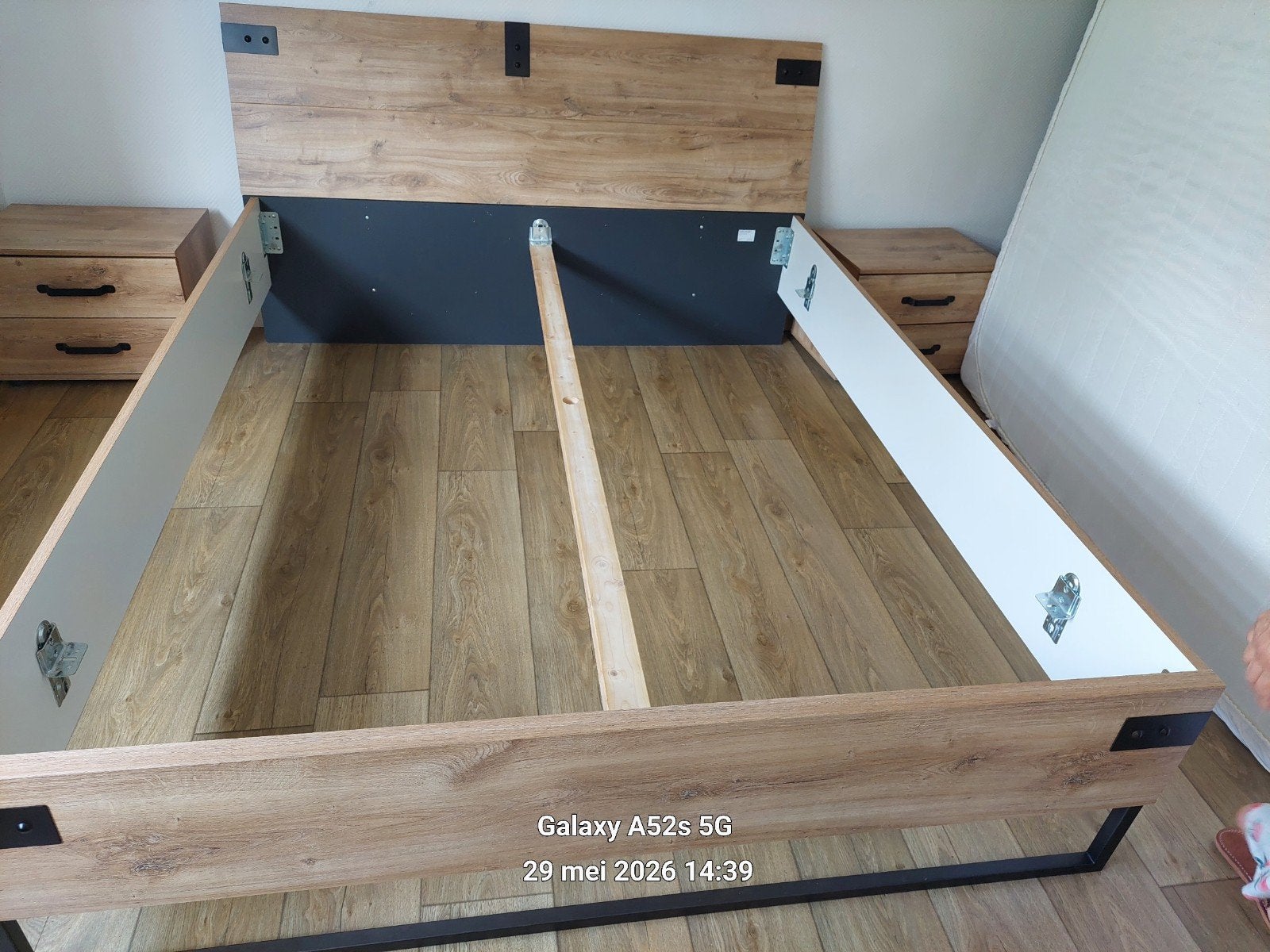 Lit pour deux personnes 1m60 sans matelas mais avec 2 lits, Maison & Meubles, Enlèvement