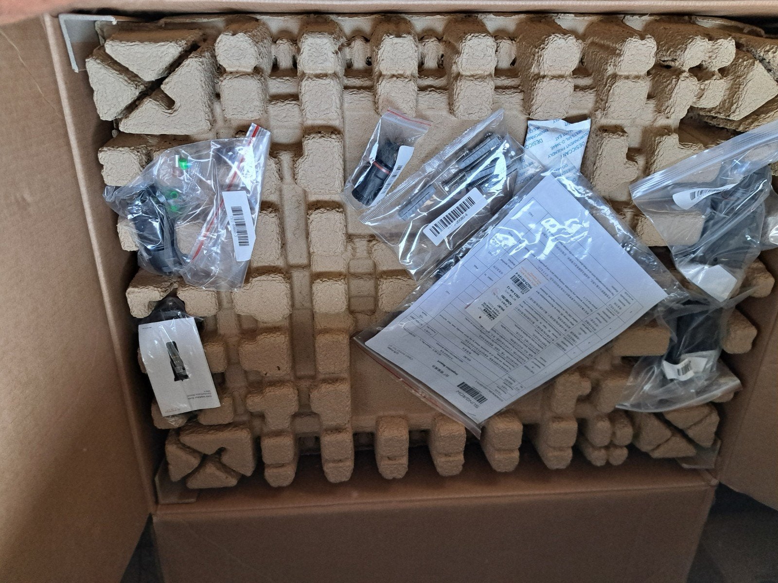Hybride omvormer Sungrow, Doe-het-zelf en Bouw, Ophalen, Nieuw
