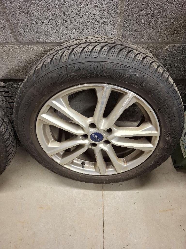 4 Jantes Ford Kuga d'origines avec pneus neige., Autos : Pièces & Accessoires, Pneus & Jantes, Pneus et Jantes, Pneus hiver, Véhicule de tourisme