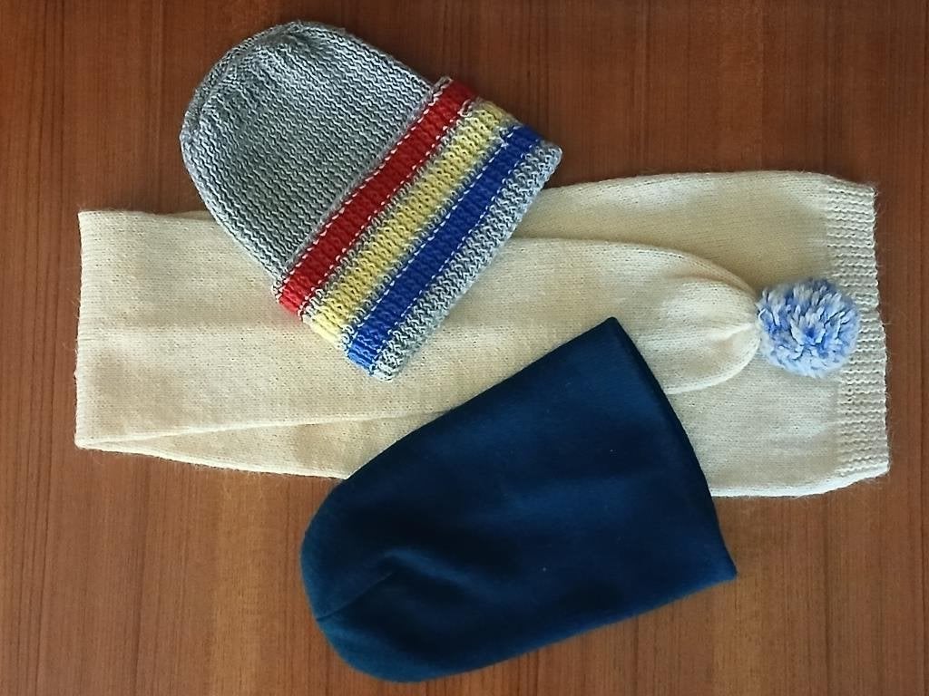 Set van 3 wollen mutsen voor kinderen - maat 134 tot 152, Ophalen, Zo goed als nieuw, Jongen of Meisje, Muts