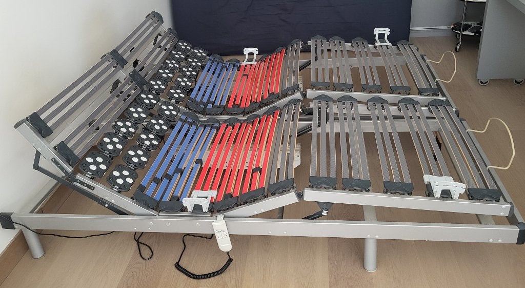 Tweepersoonsbed met elektrisch verstelbare lattenbodems, Gris, Enlèvement, Utilisé, 180 cm