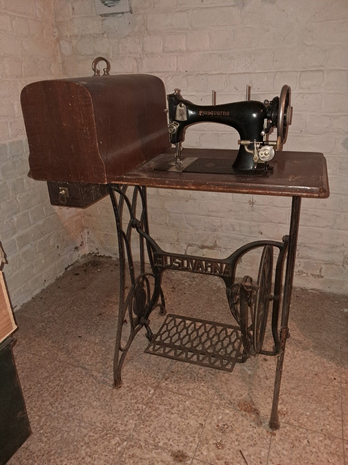 ancienne machine a coudre Husqvarna, Enlèvement